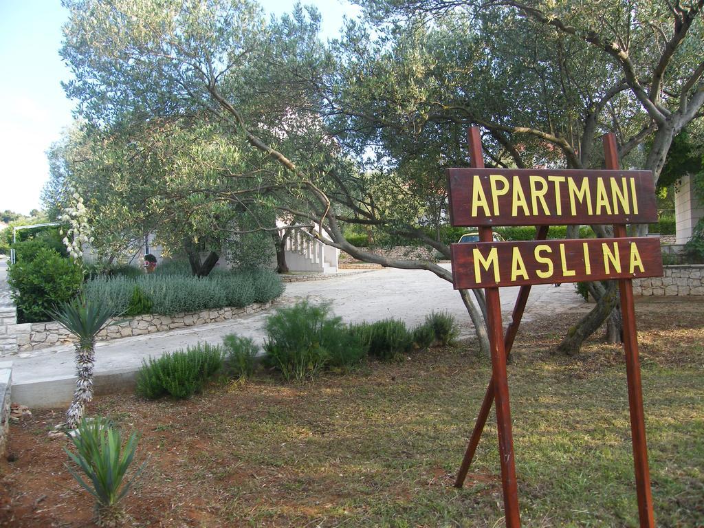 Apartments Maslina ลุมบาร์ดา ภายนอก รูปภาพ
