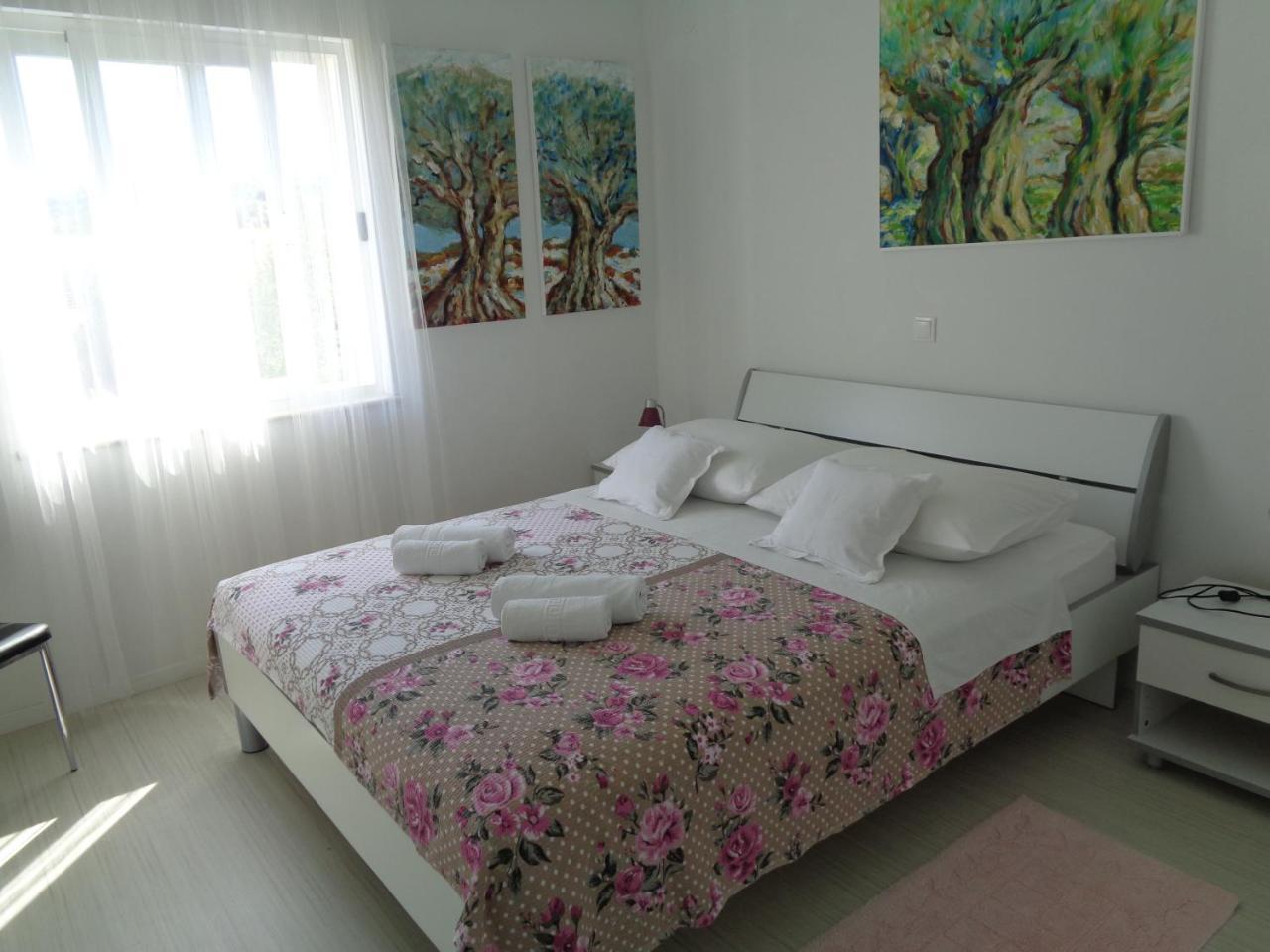 Apartments Maslina ลุมบาร์ดา ภายนอก รูปภาพ